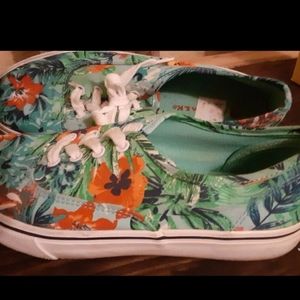 Airwalk Hawaiian print sneakers size 7.5